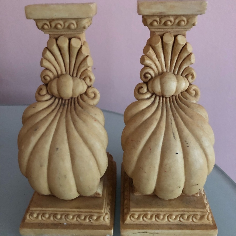 Pair of shelf ends
